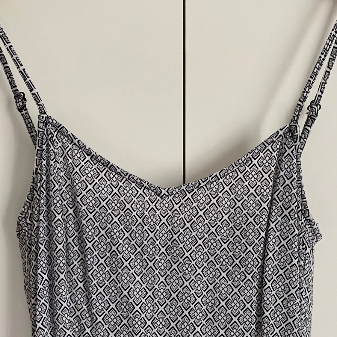 H&M kort mönstrad klänning 34 - 90