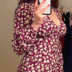 Mini dress with flower details. Unused  - Mini dress with v neck and flower details.