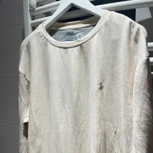 Riktigt schysst tröja från Ralph Lauren som är i helt nyskick || Storlek: L || QR-kod finns 