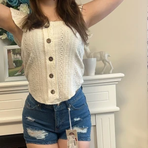 topp - topp i stl M Men funkar som S-XXS väldigt liten i storlek  jättefin 