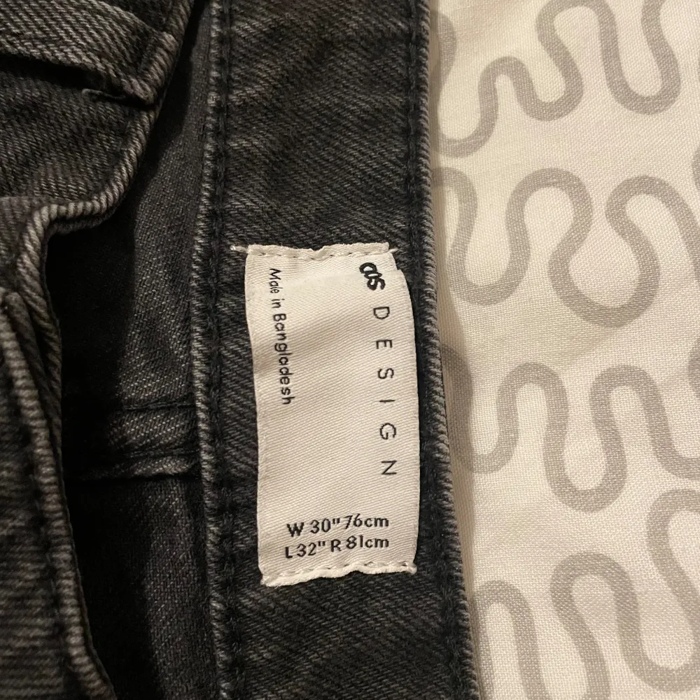 Knappast använda Jeans ifrån Asos  Storleken är 30/32 Skicka ett förslag pris om priset inte passar  Oversize. Jeans & Byxor.