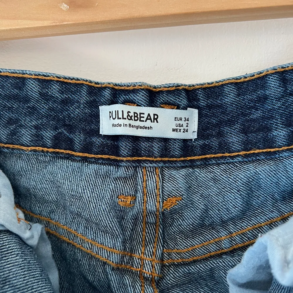 Shorts Avklippta byxor från PULL&BEAR  Passar xs-s. Shorts.