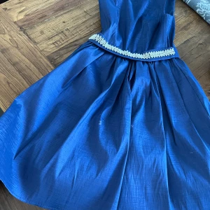 Klänning  - Använd bara en gång, nu är inte min storlek tyvärr. 