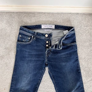 Jacob Cohen 622 - Hej! Säljer nu dessa sjukt snygga Jacob Cohen 622  jeans som är perfekta till våren och sommaren | Trendigaste och mest eftertraktade jeansen på marknaden! | Storlek 31 | Skick: 10/10 | Ny pris: 5500 kr, Säljs för 1199