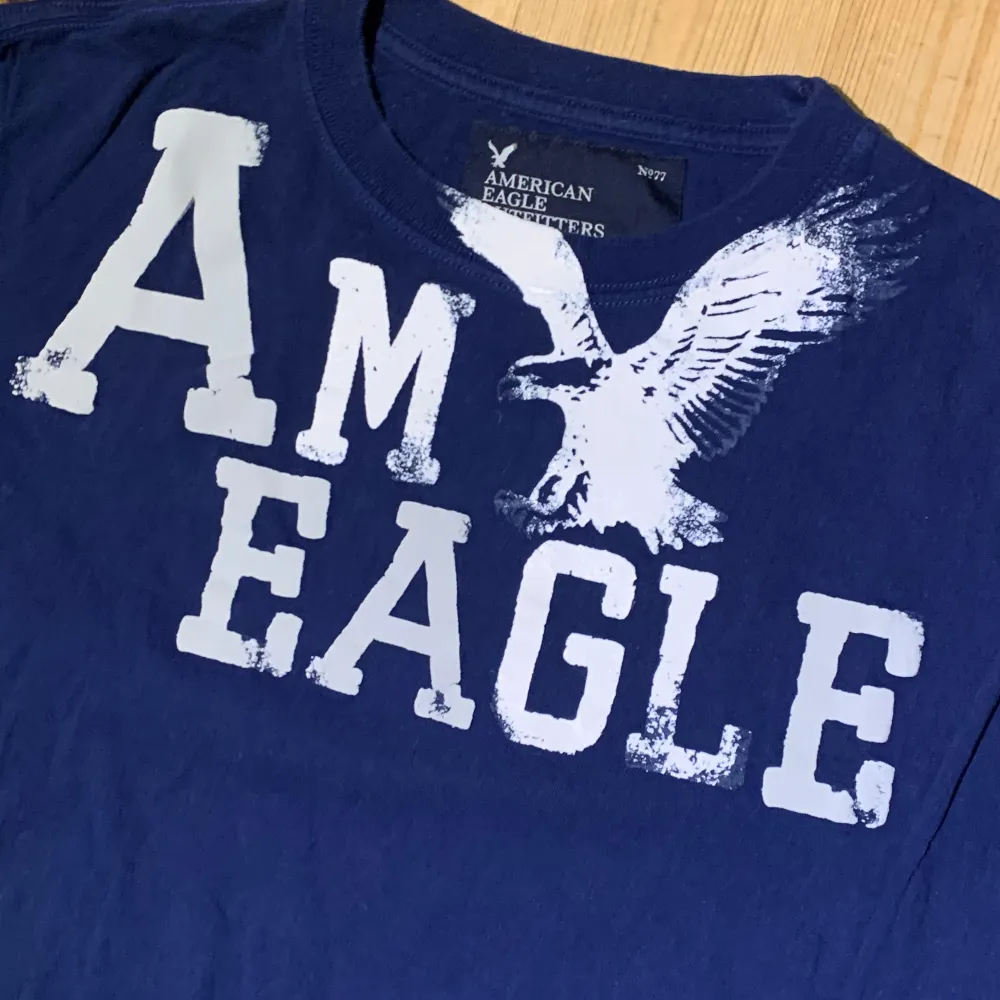 American Eagle longsleeve i storlek M. Jag på bilden är 180 cm. Mått: axelbredd - 45 cm, längd - 63 cm. Skriv för fler bilder och frågor!. T-shirts.