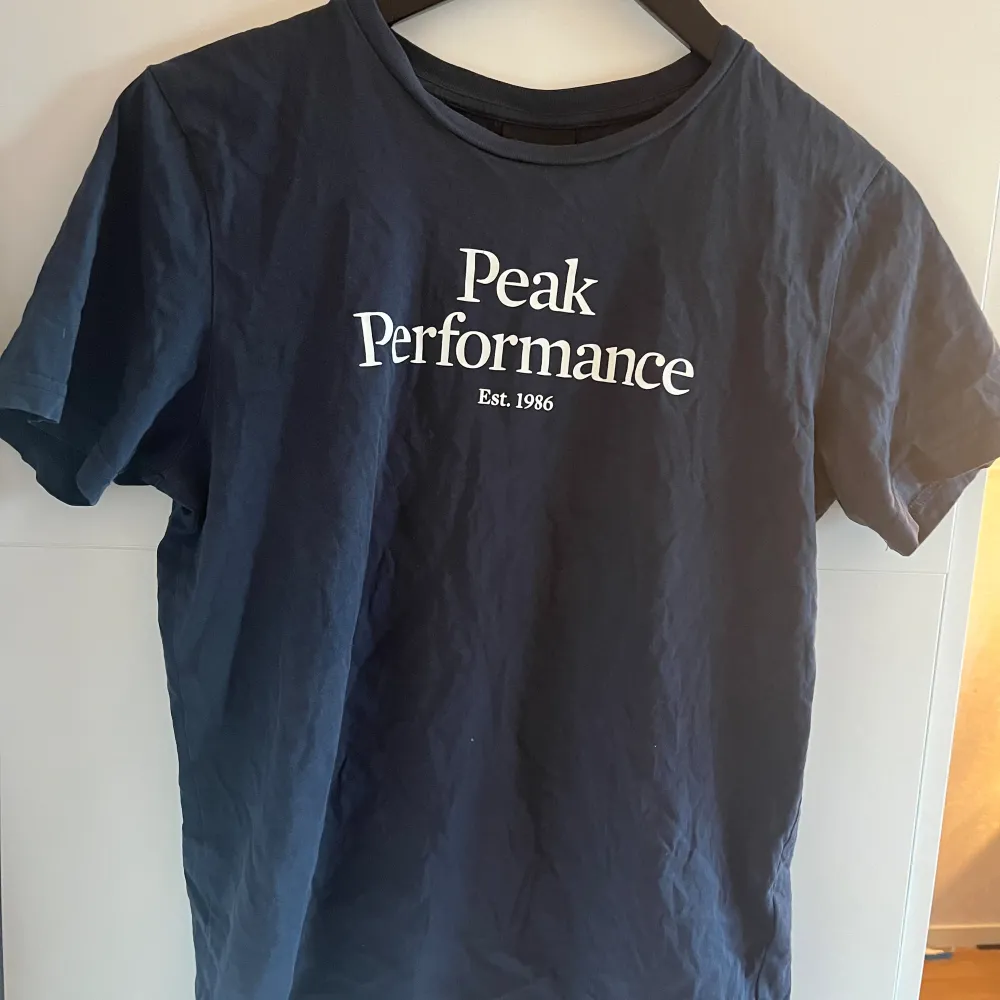 Säljer mina peak tröjor i storlek 160 och 150. Säljer för 100 kr/st. Tröjor & Koftor.