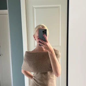 Adoore topp - Sjukt fin Adoore topp som bara är använd 2 gånger. Säljer pga för stor och kommer därför inte till användning 