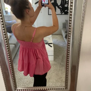 Rosa topp - Söt topp från en butik i Göteborg som jag ej kommer ihåg namnet på. Nypris ca 400/500. Sparsamt använd, inga defekter💞💞passar S/M
