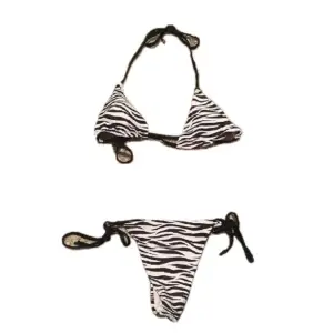 Säljer en liknande zebra bikini!! Köptes här på plick ett tag sedan🤠 Dm vid intresse!
