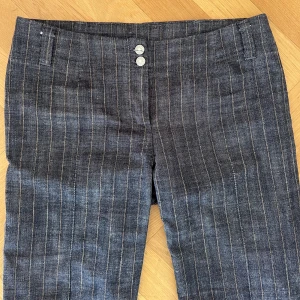 Jeans-byxor  - Superfina byxor o bomull, randigt mönster, aldrig använda❤️❤️