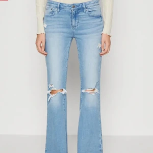 American eagle jeans - Säljer dessa lågmidjade jeans från american eagle , sidan har lite annorlunda storlekar men skulle säga att den sitter va som en M 36/38. Nypris 1200 säljer för 680💕💕