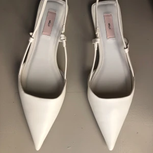 Spetsiga skor - Helt nya spetsiga skor från Nelly💞 säljer för att de inte passade och går inte att returnera längre! Pris kan förhandlas 