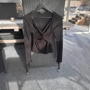 Kors-tröja - Kors-tröja från bikbok. använd fåtal gånger så i väldigt fint skick.