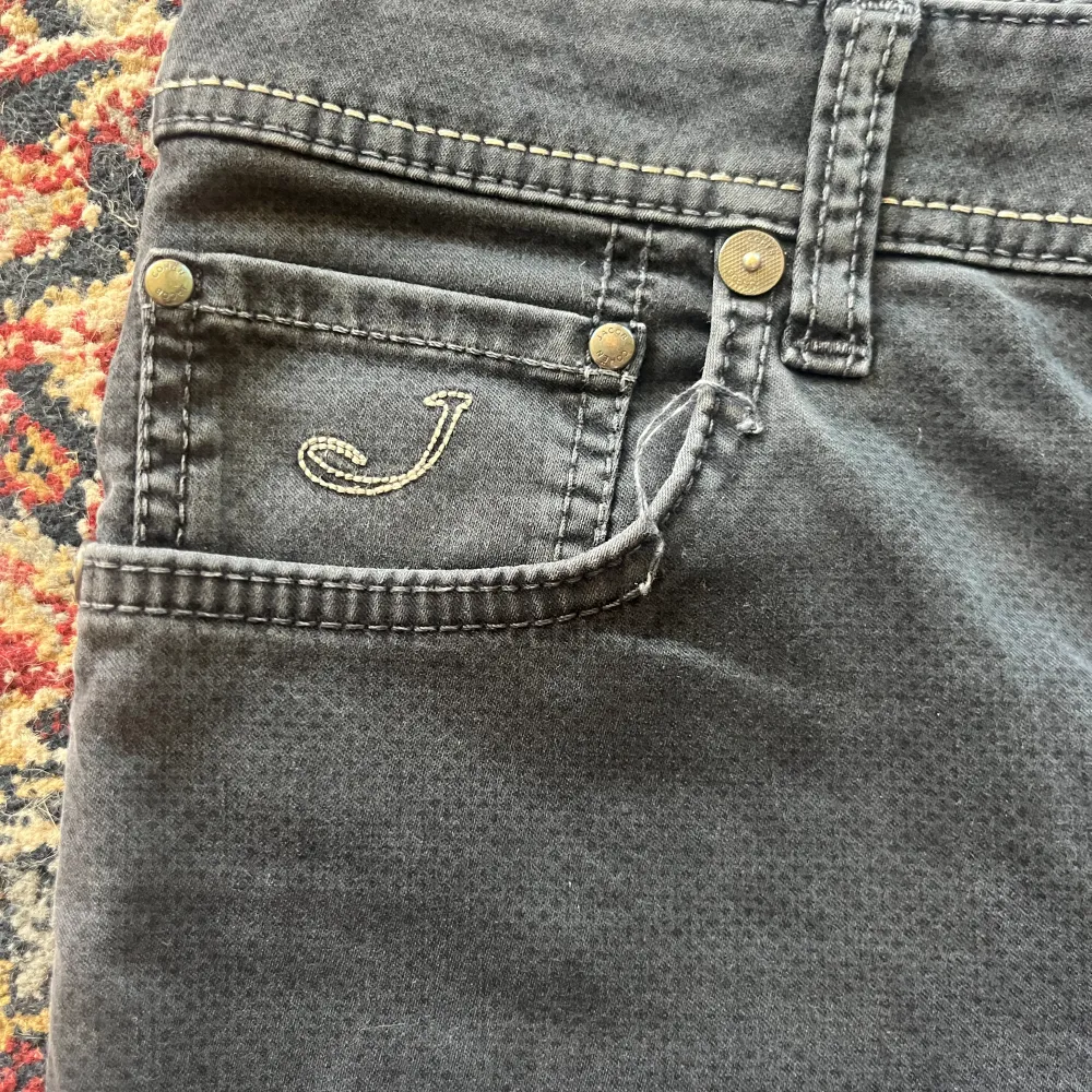 Jacob Cohën jeans i väldigt bra skick! Meddela vid frågor! Kan gå ner i pris vid smidig affär . Jeans & Byxor.