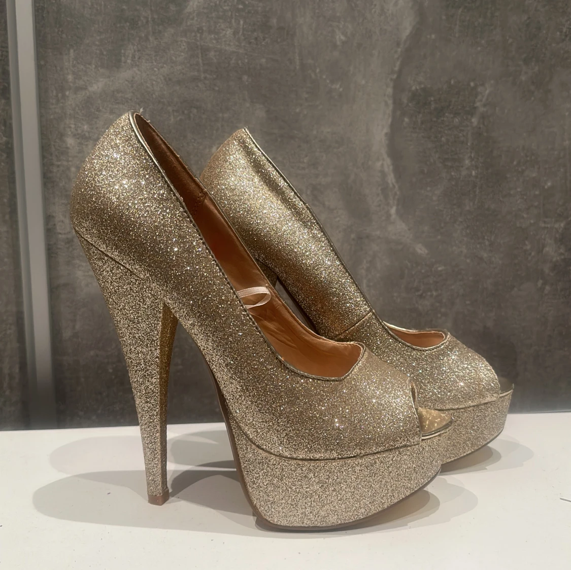 Glittriga stilettklackar  - 90