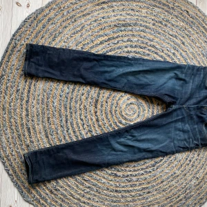 Replay RBJ 901 slim fit  - Säljer dessa feta Replay slim fit jeansen i marinblå för endast 350kr! Perfekt för våren och riktigt sköna. Storleken är W30 L32