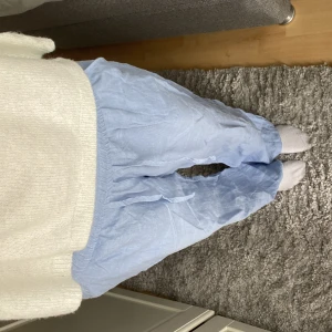 blåa linnebyxor - superfina blåa linnebyxor som endast använts 2/3 gånger!