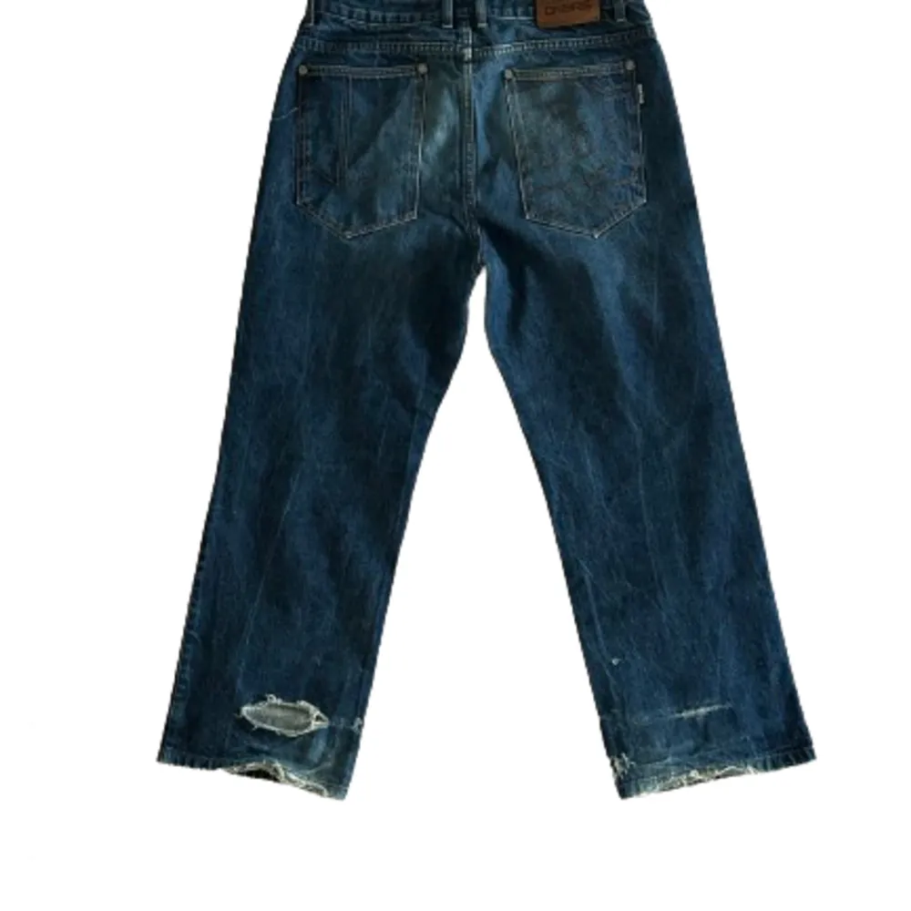 DNGRS Baggy jeans (W32 L32) som sitter baggy. Finns slitage men ser snyggare ut! tvär nice fit på dem.. Jeans & Byxor.