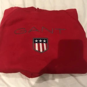 Gant tröja - Jätte bra skick,inte använd många gånger alls, det e bara och höra av sig vid mer fonderingar