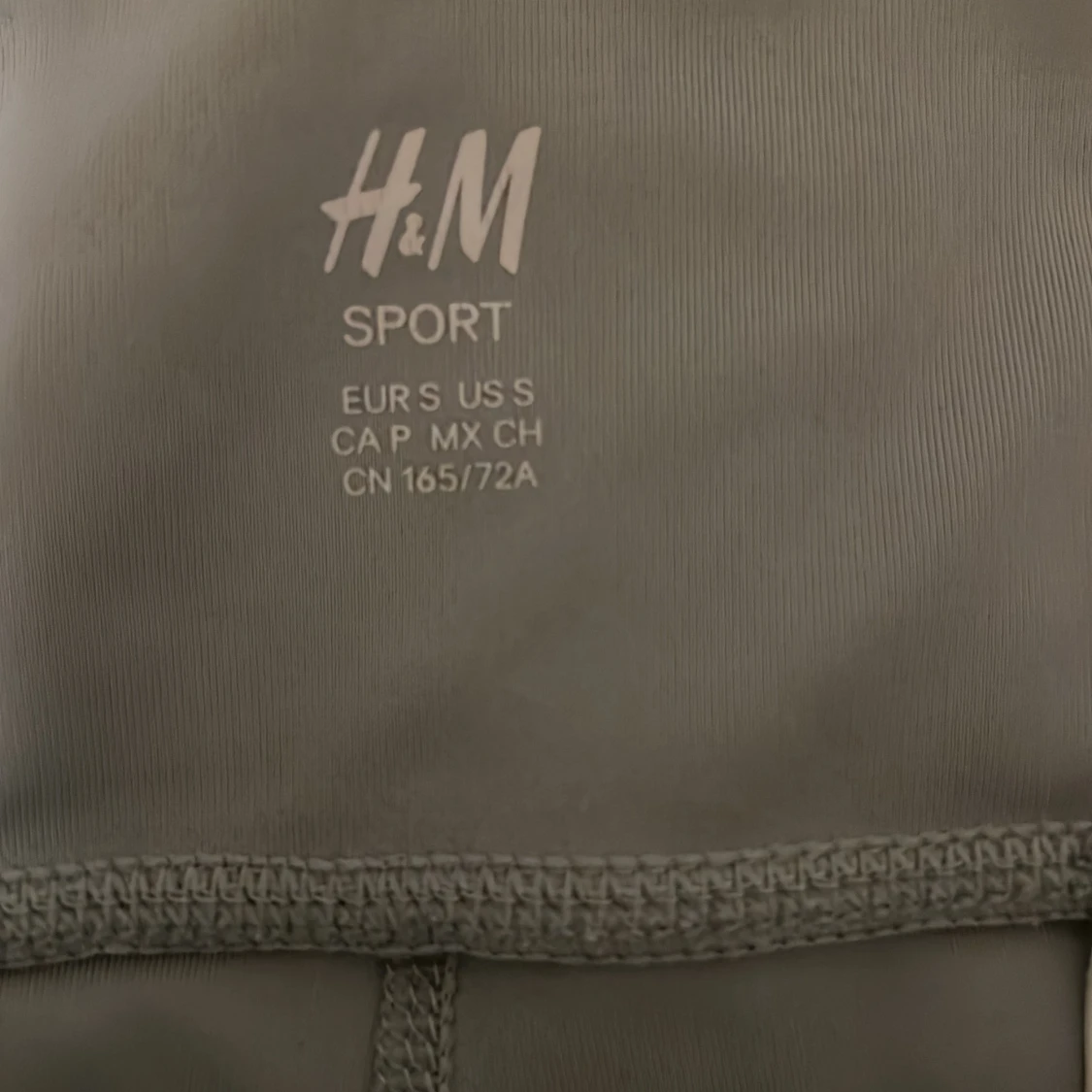 Gråa idrotts byxor  - 91