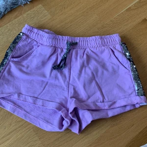 Shorts  - Fin shorts glitriga 