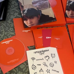 ENHYPEN manifesto album - ‼️endast ett album kvar‼️Är i gott skick!💞Kommer med ALLA inclusions!! Dvs posters och photocards m.m💞Skriv i dm vid instresse eller för att se photocardsen🥰 Man kan köpa en eller båda!