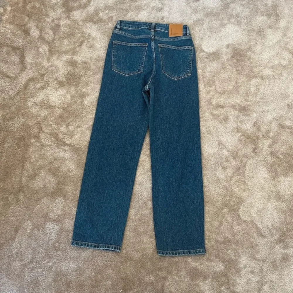 Jag säljer ett par Bik Bok jeans från Never Denim i storleken 27/32.  De är aldrig använda  och är därför i mycket bra skick.. Jeans & Byxor.