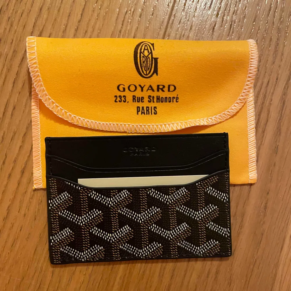 Helt ny Goyard plånbok, allt på bilden medkommer. För frågor dma!. Accessoarer.