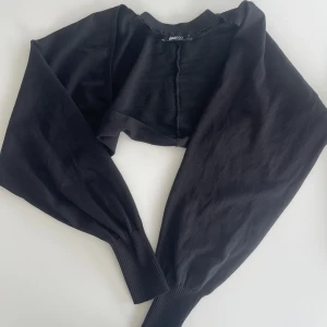 Bolero  - Bolero från Gina i storlek S, använd fåtal gånger , bra skick 