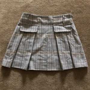 Kjol - En super fin kjol. Storlek 9. 