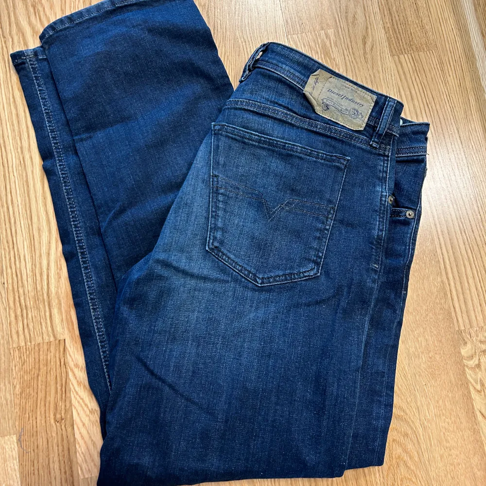 Ett par diesel  regular-straight jeans som kommit till använd 2 gånger. Nypris: 1200kr. Jeans & Byxor.