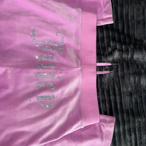 Juicy Couture byxor - Endast testade men inte min färg, mycket fint skick superfina med diamanter. Storlek S. 