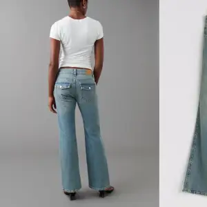 Helt oanvända jeans ville försöka göra retur men hade sytt upp dem för dem var för långa men passar dig som är mellan 159-164, köpta för 500 säljer för 450 