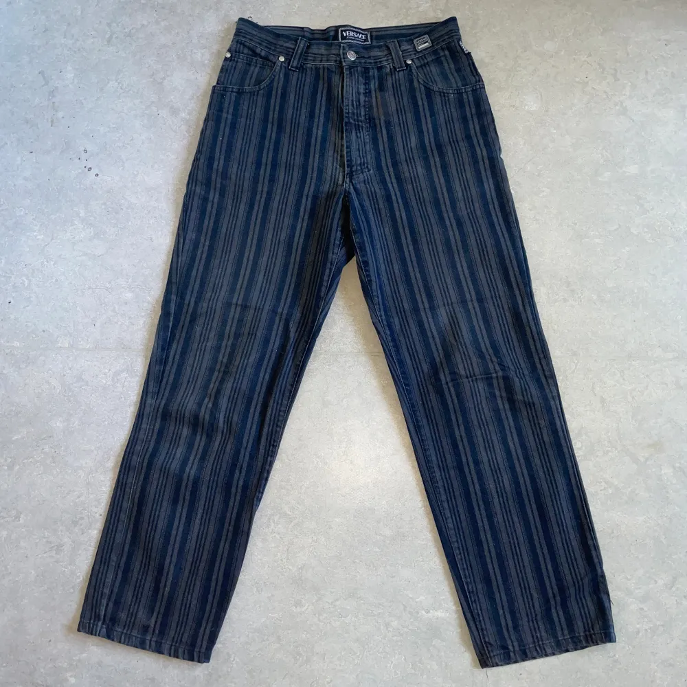 Jeans från versace i gott skick, storlek 28-29. Jeans & Byxor.