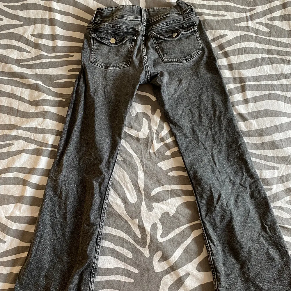 Lågmidjade jeans från Gina som jag växt ur. Jeans & Byxor.