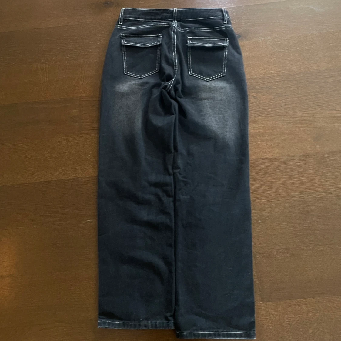 Baggy graffic jeans i st L - 90