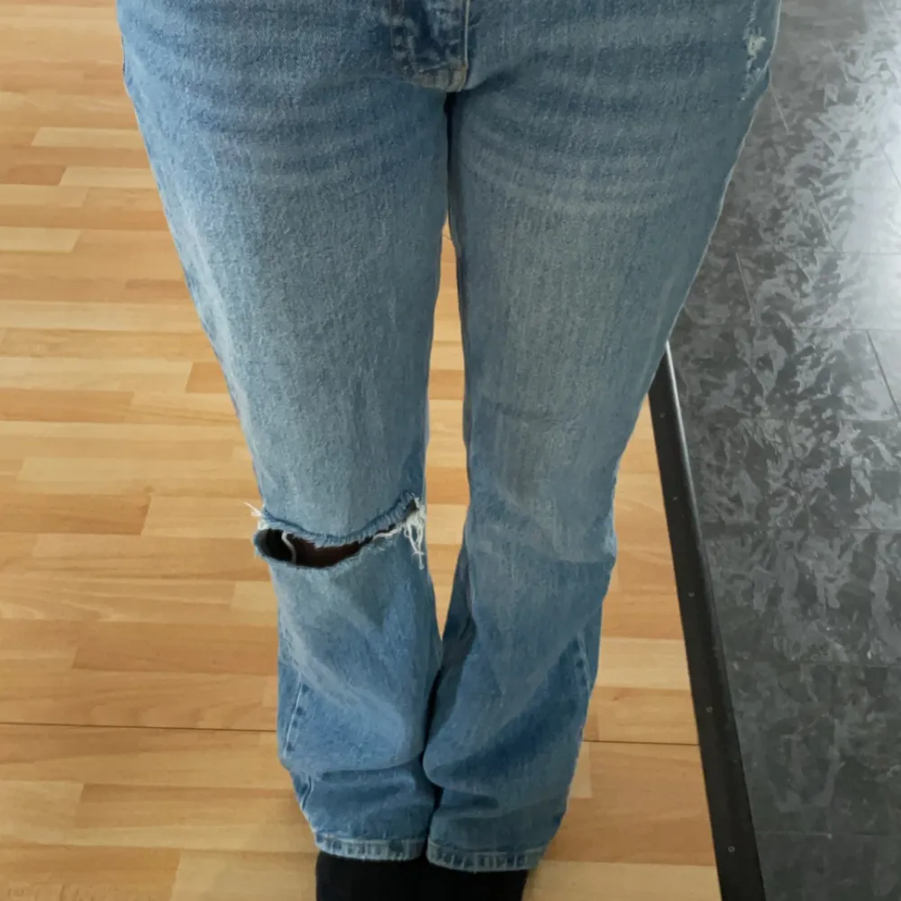 Högmidjade raka jeans från Gina 💕. Jeans & Byxor.