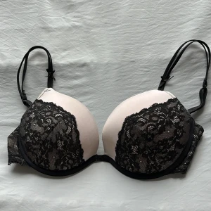 Super push-up bh från HM - Fin rosa/beige super push up från HM i storlek 75C.