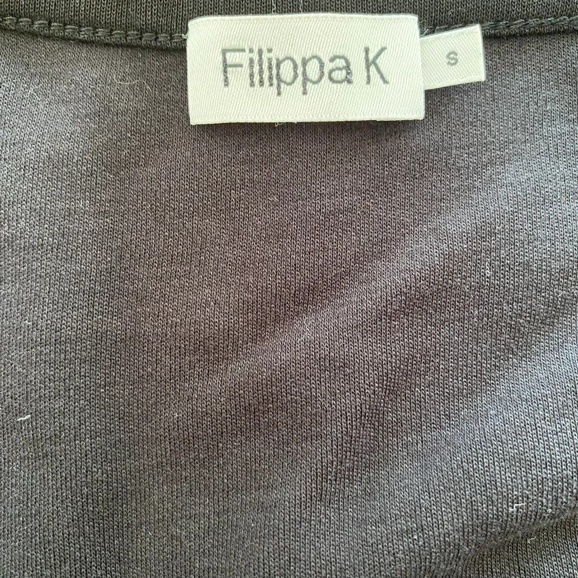 Svart klänning från Filippa K i strl S modell double face t-shirt dress i nyskick  - 91