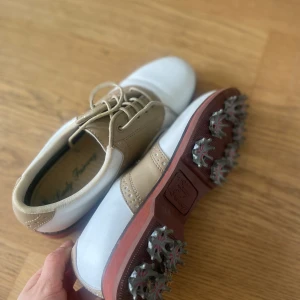 Golfskor 38  - Knappt använda Golfskor i storlek 38 