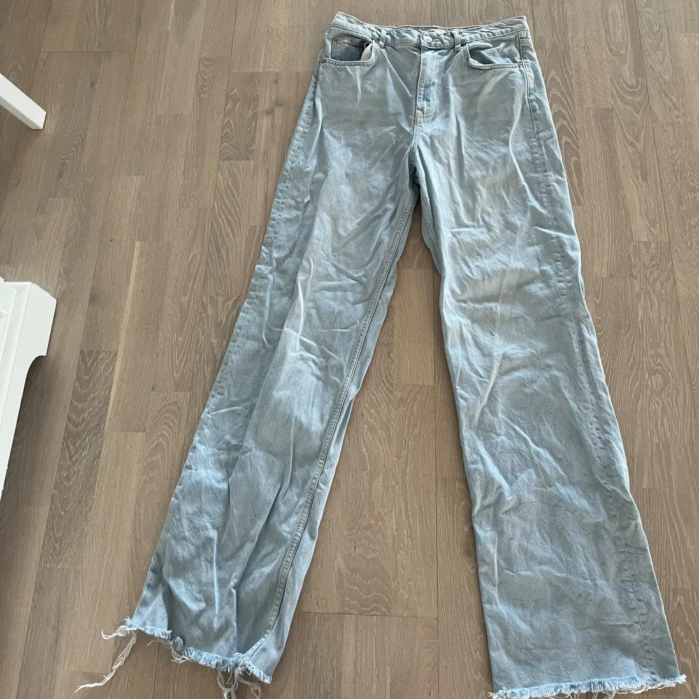 Säljer dessa lite vidare jeans från Gina i storlek 40! . Jeans & Byxor.