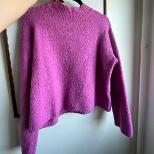 Rosa stickadtröja  - Fintskick. 