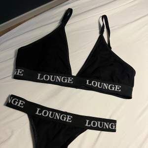 Lounge underwear set. Toppen storlek M och underdelen storlek s. Men tycker trosorna har krympt i tvätten så är mer mot en XS. Dessa är i använt skick men tvättade i 60 grader. Köpt för ca 500 kr.