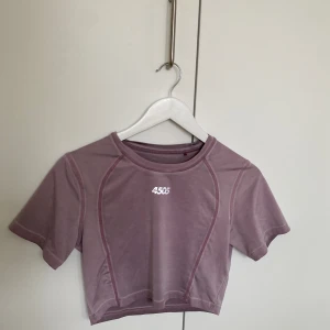 Träningstopp  - Träningstopp, kort i modellen💜🩷rosa/lila i färgen 