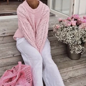 Stickad tröja - Superfin och somrig stickad tröja från Gina Tricot💕🌸strl xs men väldigt stor i storleken. Iprincip helt oanvänd (första bilden är lånad)