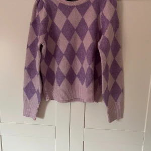 Stickad tröja - Stickad tröja ifrån vero Moda. Använd men i bra skick. 