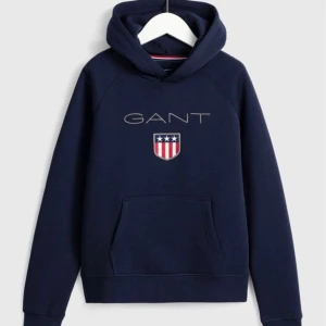 Gant Hoodie  - Mörkblå Gant hoodie i strl S, aldrig använd då den inte var i min smak! 💓