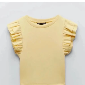 Volang topp! - Fin volangtopp från zara, finns inte kvar på hemsidan längre!🙌🏼