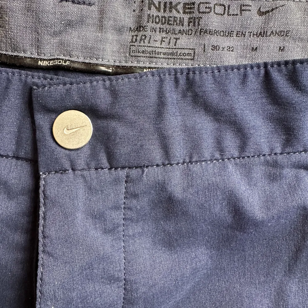 Golfbyxor från Nike  Storlek M 30/32. Jeans & Byxor.