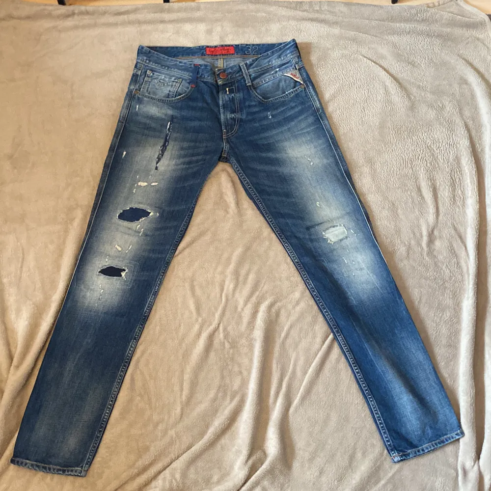 Snygga Riped Replay anbass jeans | Storleken är 32/32 | Hör av er vid frågor!. Jeans & Byxor.